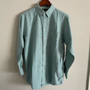 Croft & Barrow wrinkle-resistant oxford light green 15 1/2 neck, 32-33 sleeve